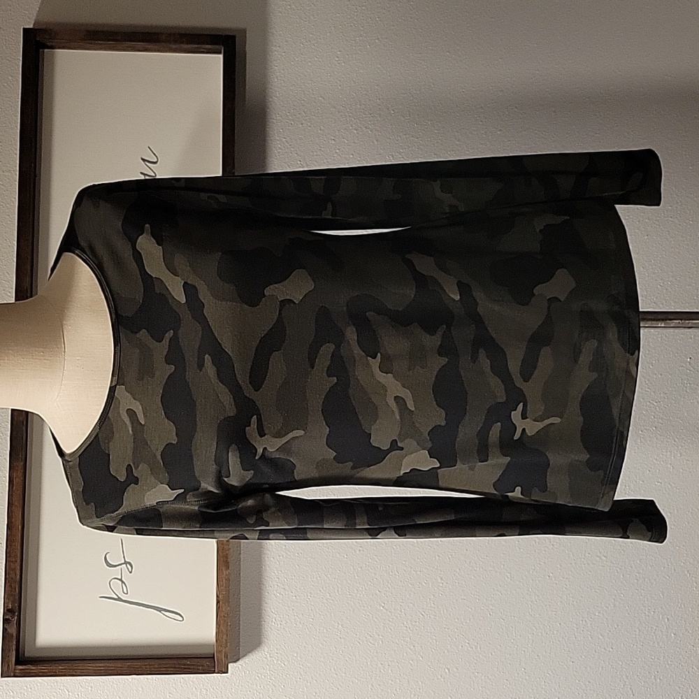 Old Navy Active ultralite Camo t-shirt
